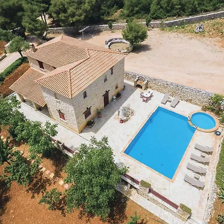 Villa Ira