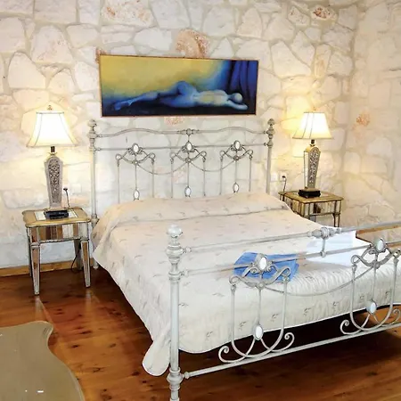 Ira * Agios Leon